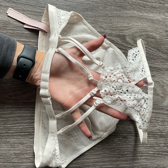 Victoria's Secret Lace Bralette - Picture 4 of 5